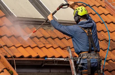 Démoussage et hydrofuge de toiture à Longechaux